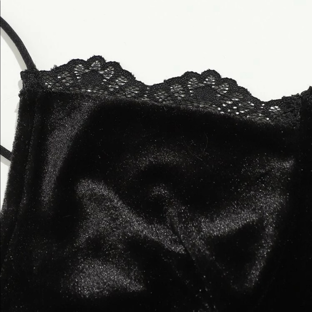 Cute Black Lace Trimmed Velvet Crop Top 😍 - Picture 4 of 4